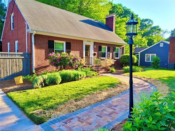 2220 Cherokee Ln, Winston Salem, NC 27103