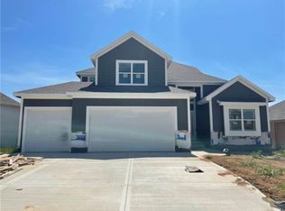 1815 Red Orchard Dr, Liberty, MO 64068