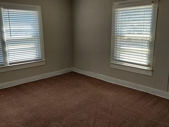 4th image of 217 California Ave