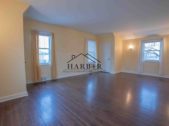 4th image of 1350 2nd St NW