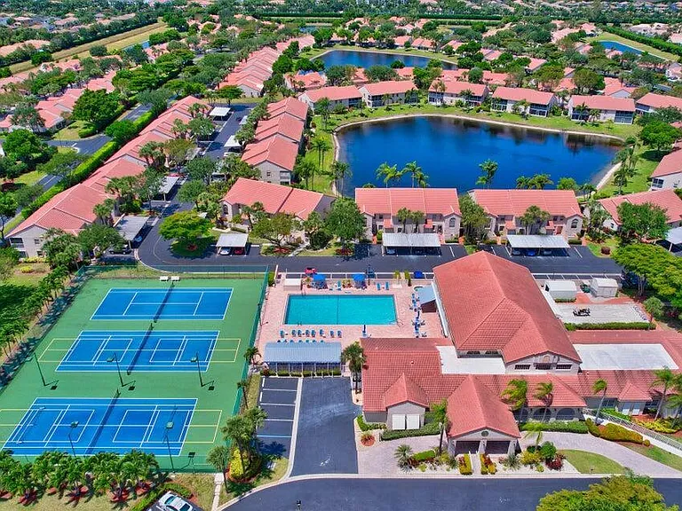 7922 Sandy Pointe Dr — Photo 2