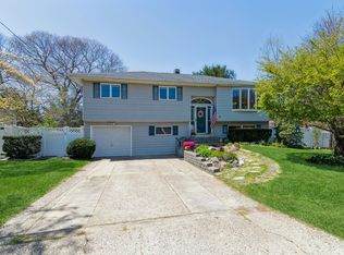 26 Sarah Dr, Lake Grove, NY 11755