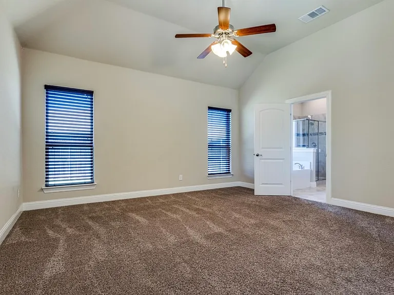 909 Sunnyvale Dr — Photo 15
