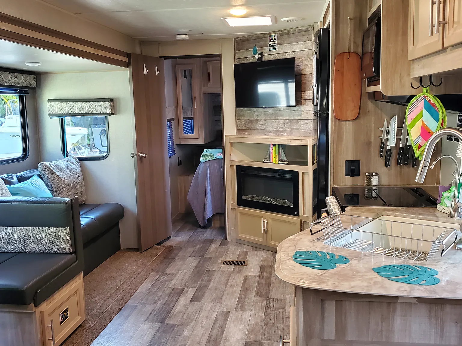 1 bed, 250 sqft, $2,000 — Photo 2