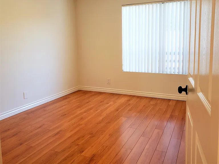1141 N Columbus Ave #2044 — Photo 8
