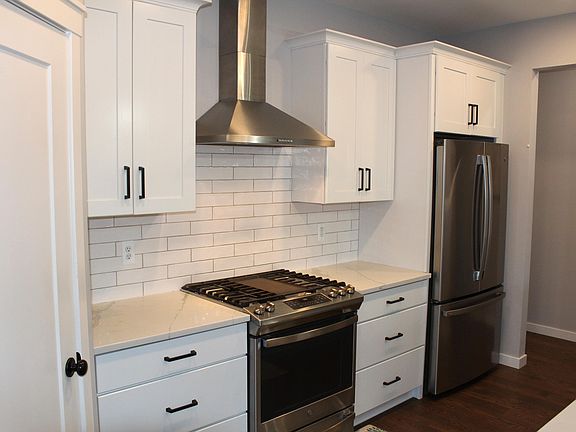 3rd image of 108 E Henry St #803