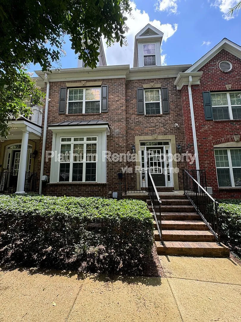 4 bed, 3.5 bath, 2400 sqft, $3,000 — Photo 1
