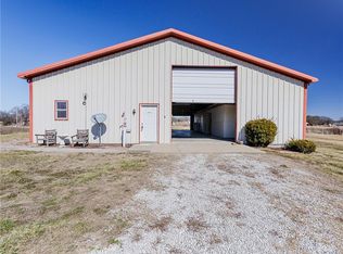 8823 NE Highway Oo, Calhoun, MO 65323