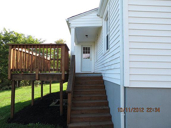 3rd image of 211 Emmette St