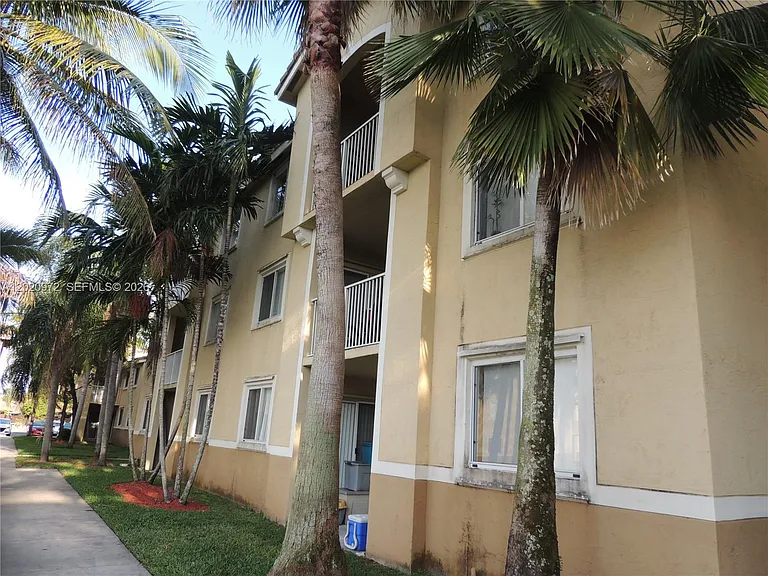 2600 S University Dr #103 — Photo 4