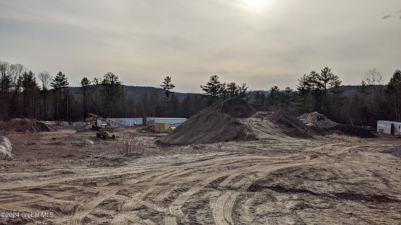 4th image of 91 Northway Lane