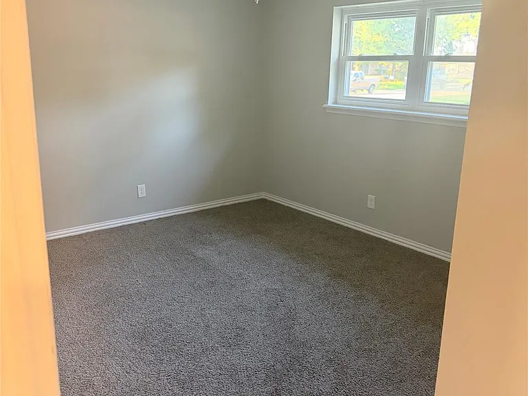 511 Rosewood Dr — Photo 17