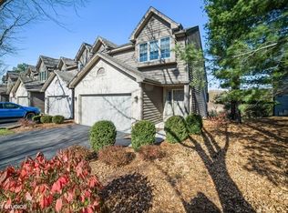 971 Millcreek Cir, Elgin, IL 60123