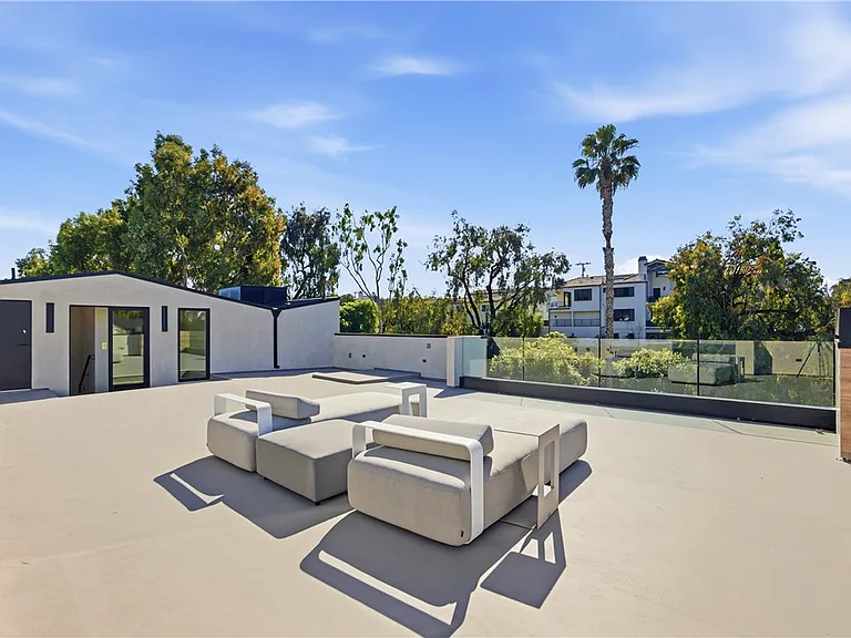 400 Heliotrope Ave — Photo 24