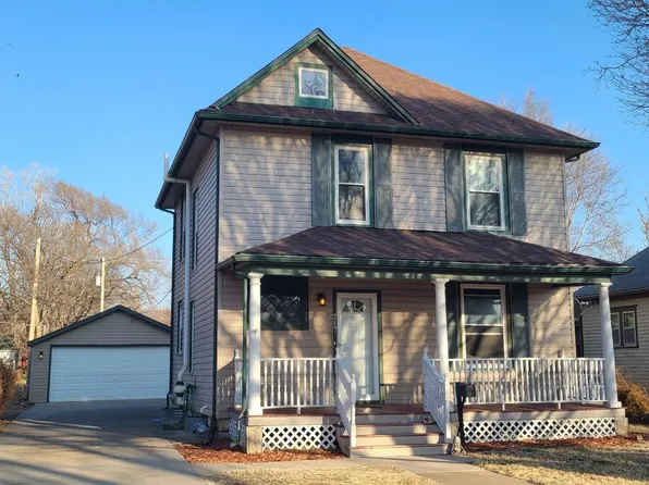217 S Washington St, Lindsborg, KS 67456
