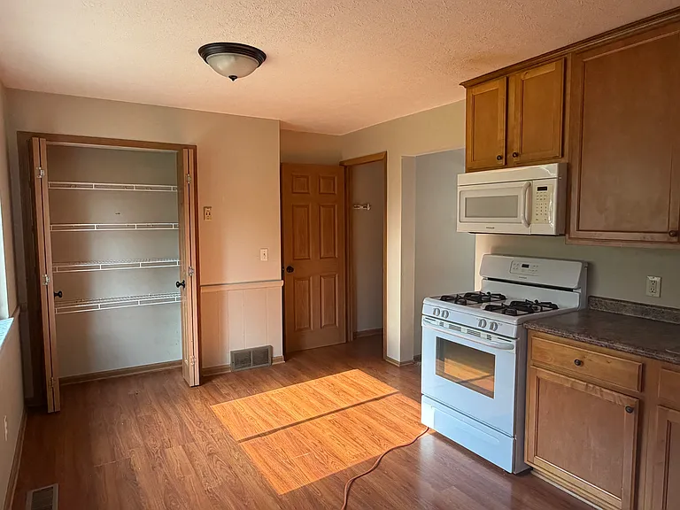 370 Lincoln St SW #D — Photo 14