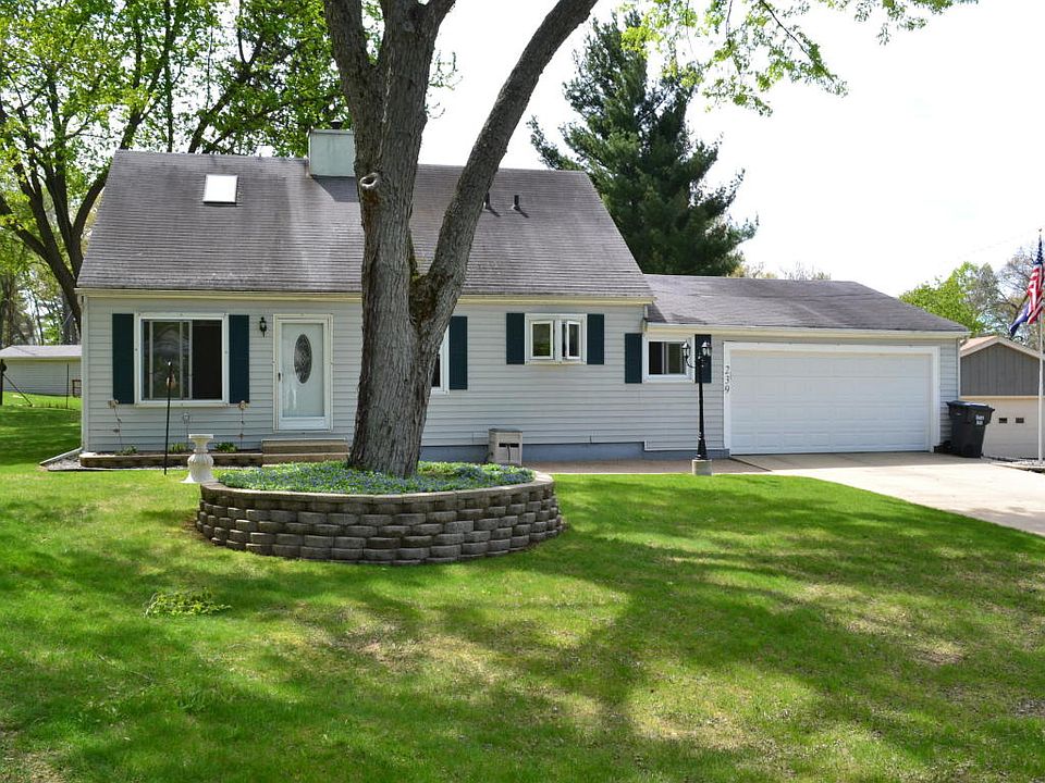 1st image of 239 Manor Dr