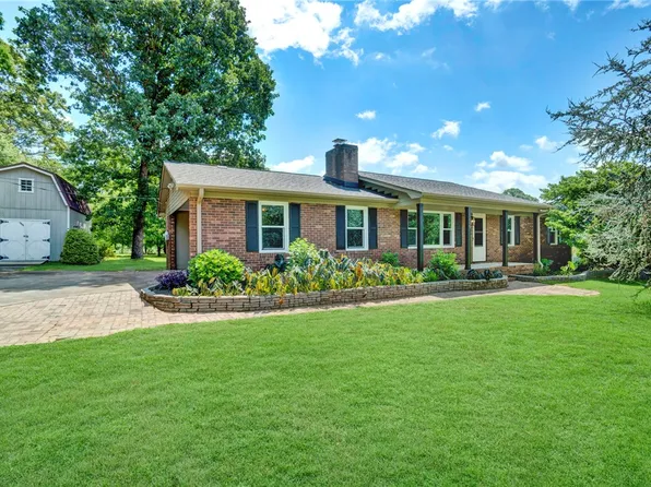 209 Hickory Dr, Easley, SC 29642