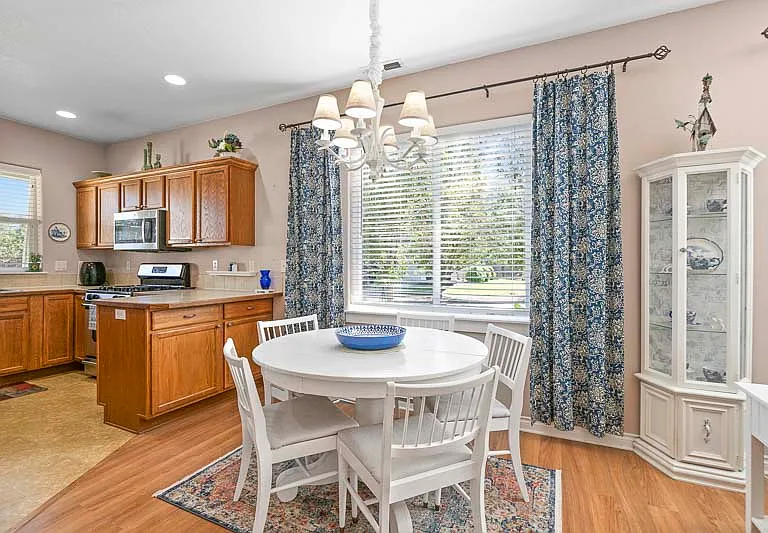 3928 Bentley Dr NE — Photo 7