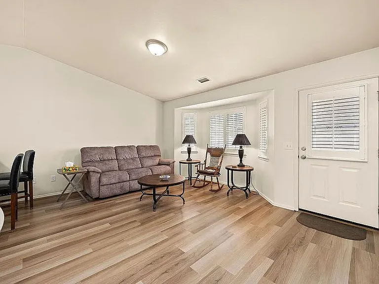 1670 Christopher Way — Photo 7