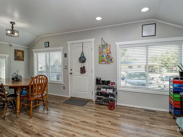 247 Young Ave — Photo 4