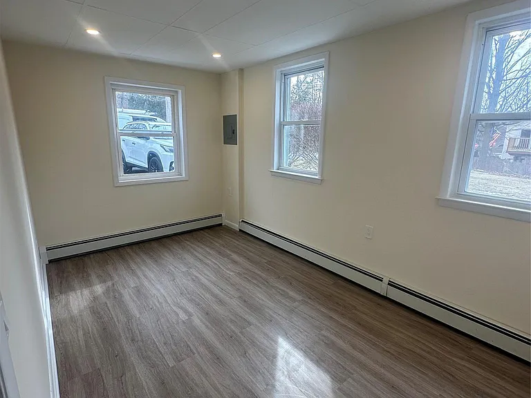 127 Lake Dr — Photo 4