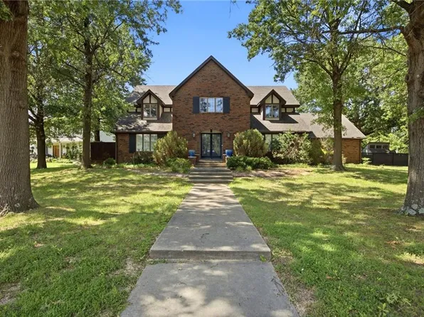 2204 S Taylor St, Pittsburg, KS 66762