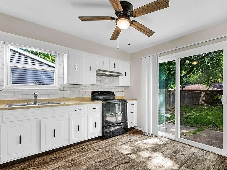 4613 W Merol Ct — Photo 2