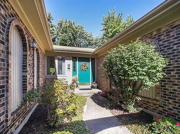 2nd image of 1110 S Whippoorwill Ln