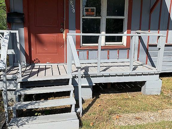 3rd image of 3830 Powell St