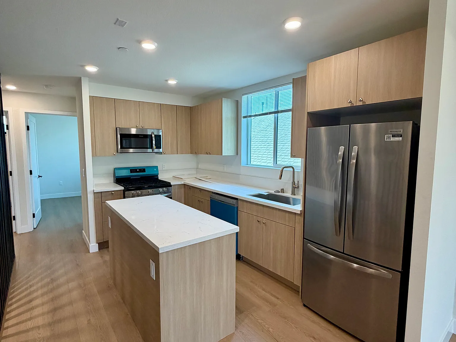 3 bed, 1374 sqft, $3,437 — Photo 3