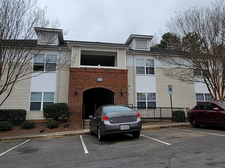 Lawyers Ridge Apartments — Photo 2