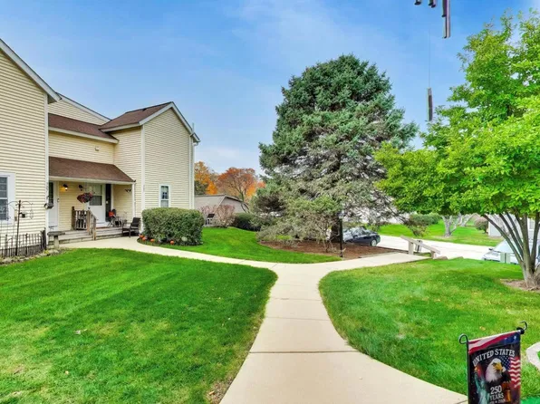 911 Campbell Dr, Gurnee, IL 60031
