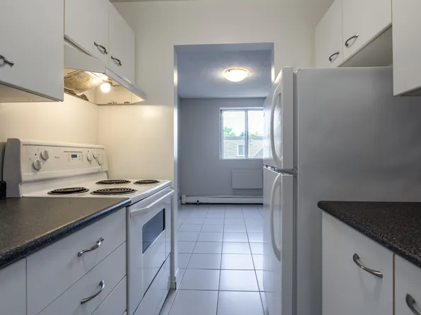 Devine Street Apartments, 849 Devine St, Sarnia, ON N7T 1X4