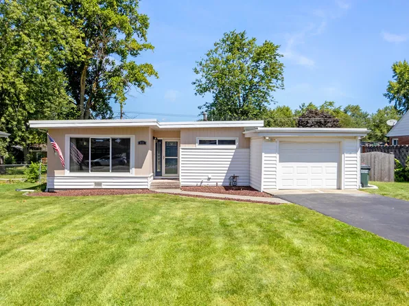 613 Orchard Ln, Beecher, IL 60401