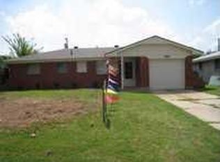 952 NW 1st St, Moore, OK 73160