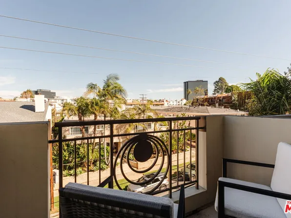 951 Granville Ave #Penthouse 2, Los Angeles, CA 90049