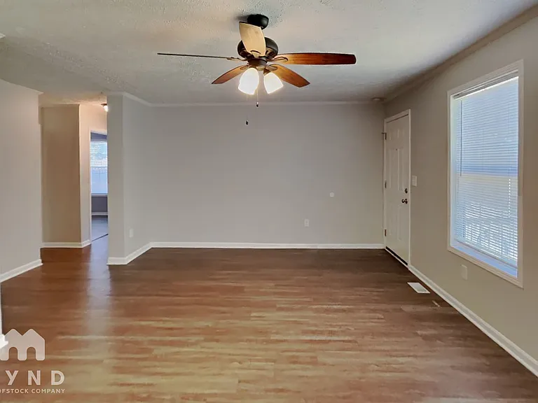 2208 Shalimar Dr — Photo 6