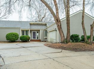 7900 Alpine Dr, Urbandale, IA 50322