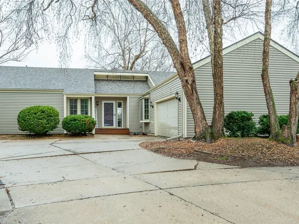 7900 Alpine Dr, Urbandale, IA 50322