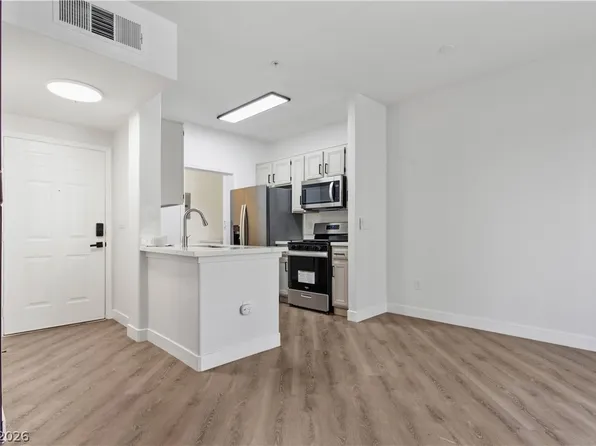 7155 S Durango Dr Unit 104, Spring Valley, NV 89113