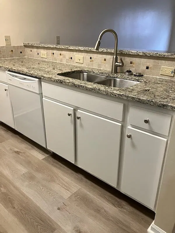 2 bed, 888 sqft, $1,649 — Photo 2