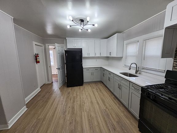 5th image of 31 Lake Ave #2