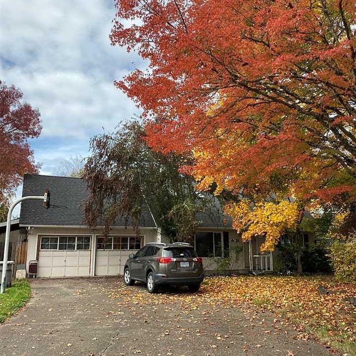 2nd image of 1956 Lockwood Pl SE