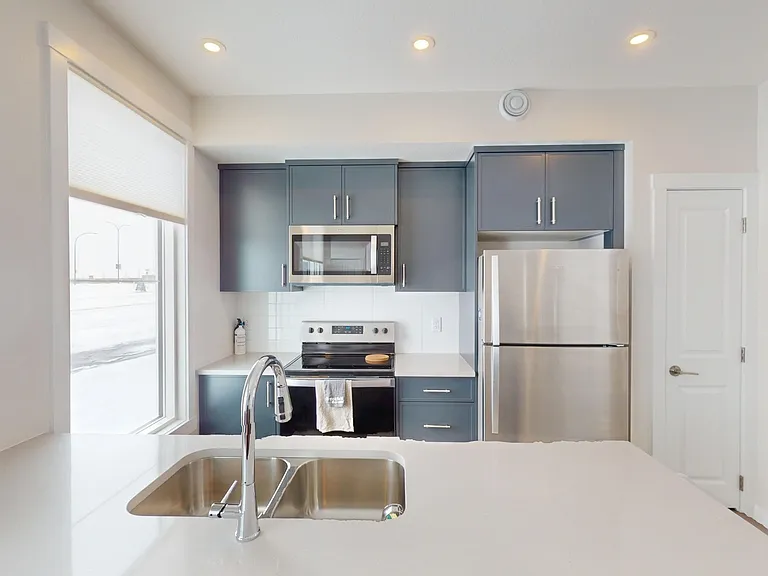 243 Seton Vlg SE — Photo 3