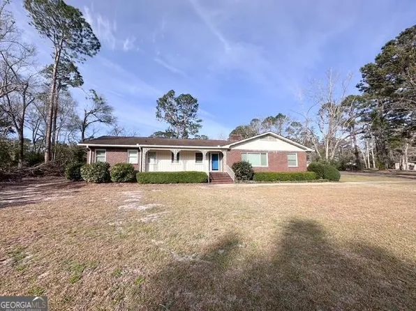 387 N Hall St, Lyons, GA 30436