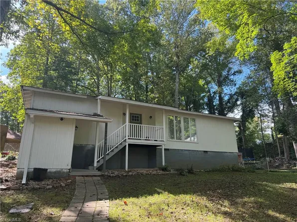 2944 Hopewood Ln, Winston Salem, NC 27103