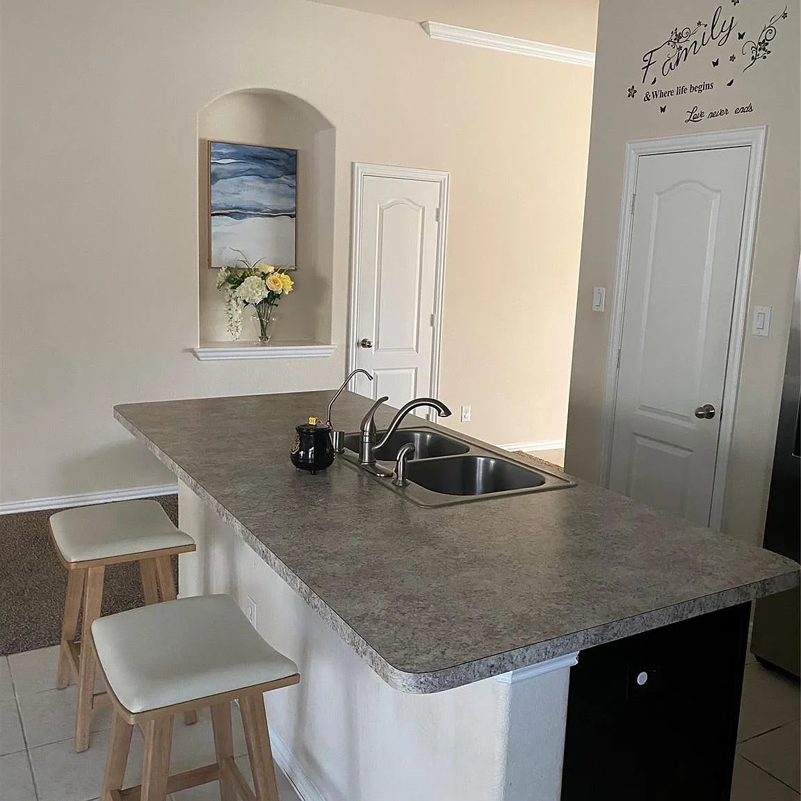 4 bed, 2066 sqft, $3,500 — Photo 4