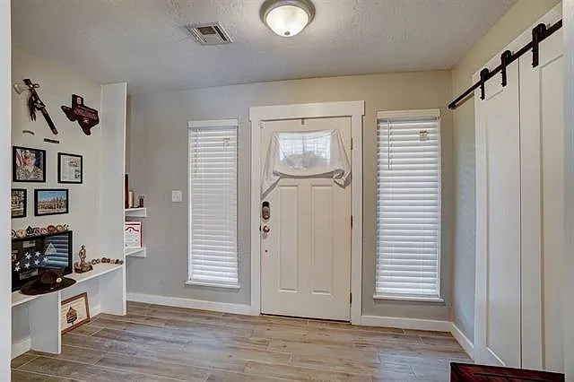 905 NE Dove Ln — Photo 2