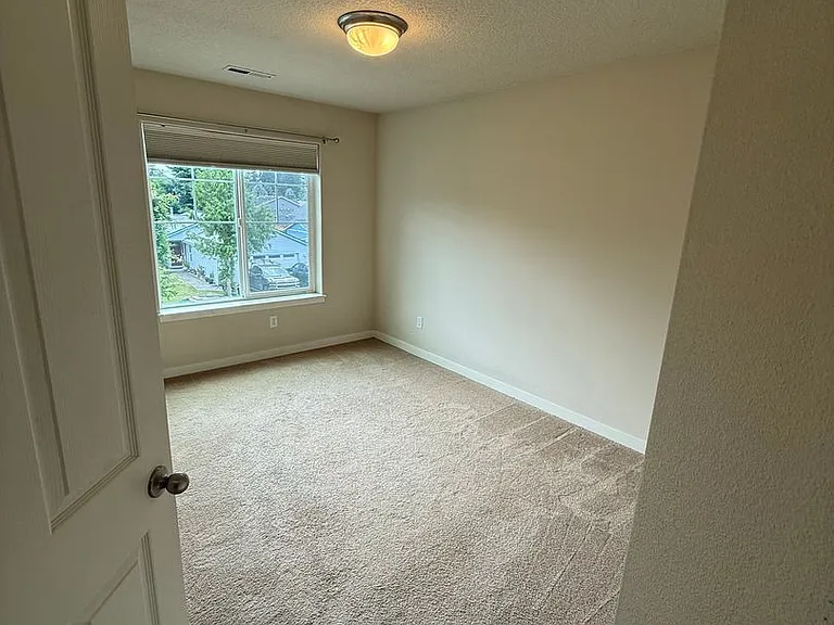 3101 NE 161st Ave — Photo 15